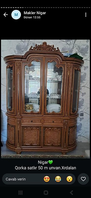 Klassik üslubda vitrin-bufet - Material: ağac korpusu, oymalı dekor