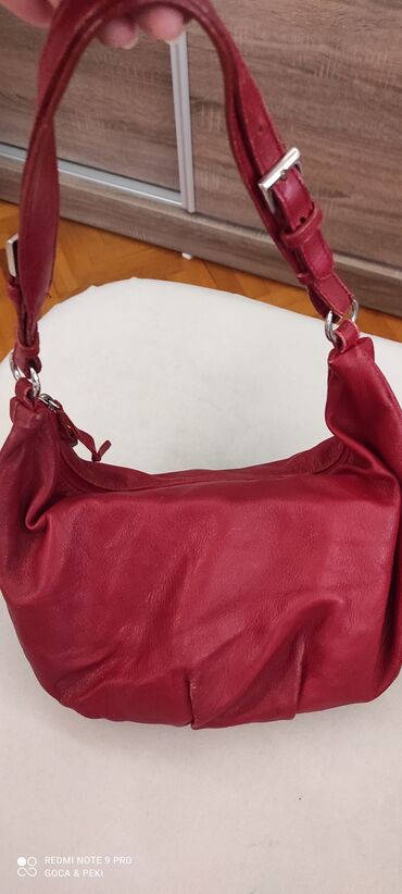 crvena haljina prodaja:  Koan crvena kožna torba u odličnom stanju, mekana koža kao rukavice