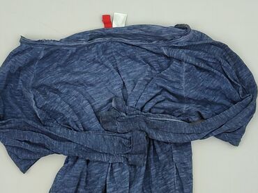 t shirty z falbanka przy rękawie: Women's blouse
