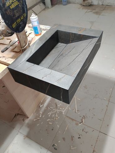 Çanaqlar, tülpanlar: Mərmər görünümlü monolit lavabolu banyo tezgahı - Material — 23