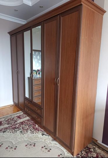 Masa və oturacaq dəstləri: Qarderob, paltar dolabı