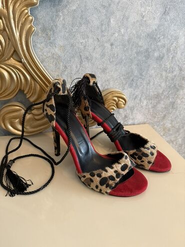 Босоножки, сандалии, шлепанцы: YSL, Размер: 38, Б/у