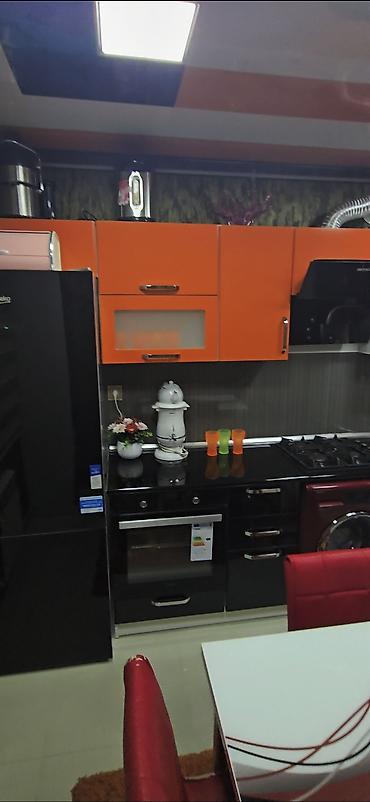 Mətbəx mebeli: Mətbəx mebeli dəsti - Dizayn: Parlaq qara alt modullar və narıncı üst — 4