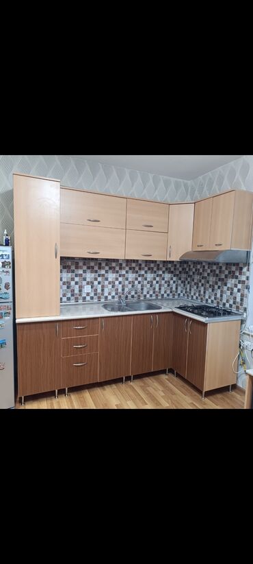тап аз мебель б у рядом нариманов баку: Mətbəx mebeli satılır 300₼. Yaxşı vəziyyətdədir.Üzərində qaz,aspirator