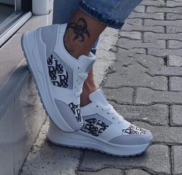 Women's Sneakers and athletic shoes: 41 na lalafo.rs — 12 Women's Sneakers and athletic shoes: 41 — 12