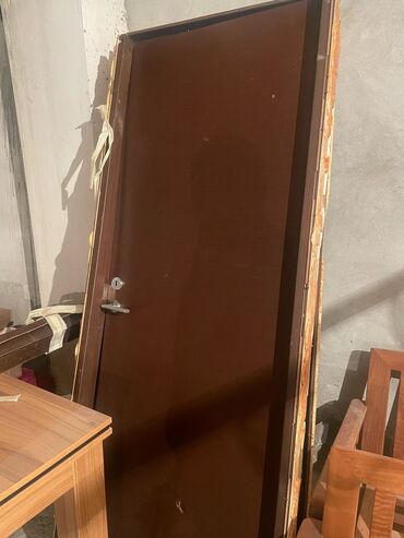 Otaq qapıları: Qapi 3eded 
40azn biri
Yeni yasamal 0966 leli