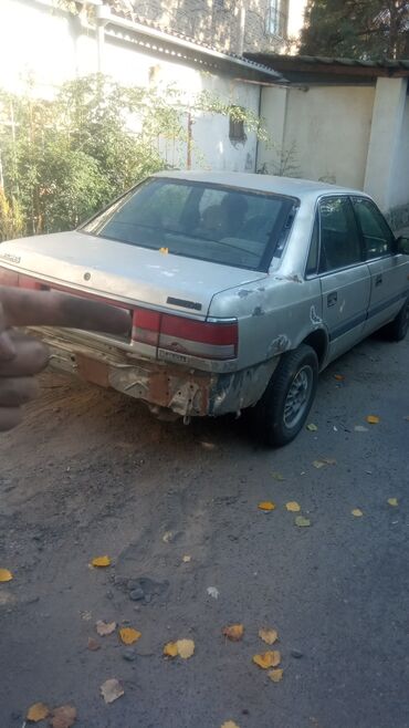 авто до 400000: Mazda 626: 1988 г., 2 л, Механика, Газ, Седан