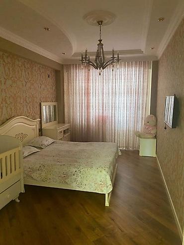əmlak birjası: Yeni Yasamal, 3 otaqlı, Yeni tikili, m. İnşaatçılar, 135 kv. m — 8