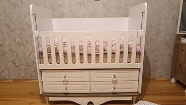 10 yaş tortları oğlan üçün: Oğlan və qız üçün, Beşik