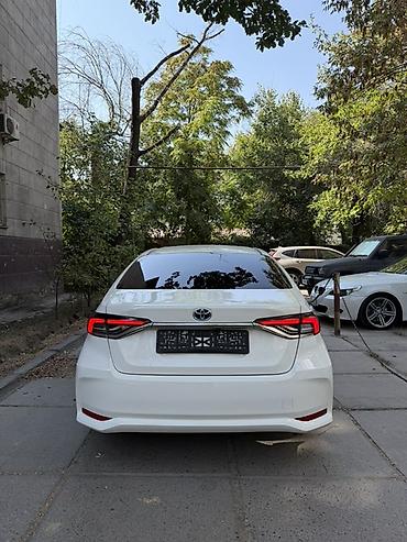 e5 olom: Toyota Corolla: 2022 г., 1.8 л, Вариатор, Гибрид, Седан — 4
