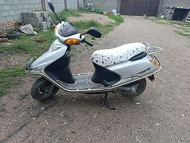 реплика мото: Скутер Honda Dio (серия AF) серебристого цвета. бензин - Компактный — 2
