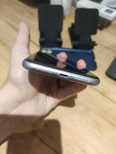 Apple iPhone: IPhone 11 — 5