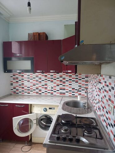 Uzunmüddətli kirayə mənzillər: Əcəmi metrosu yaxınlığı,Yeganə şadlıq sarayının yanında,5 — 4