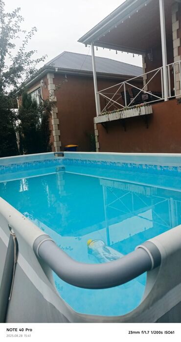 Otaqlar: 180 kv. m, 2 otaqlı, İnternet