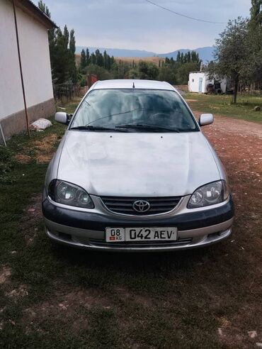 тайота авенсиер: Автомобиль Toyota Avensis в цвете "серебристый металлик". Седан