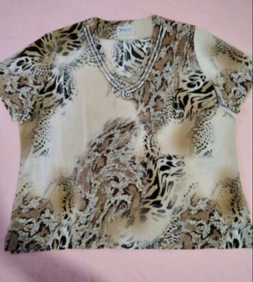 only bluze: 2XL (EU 44), Animal, color - Multicolored