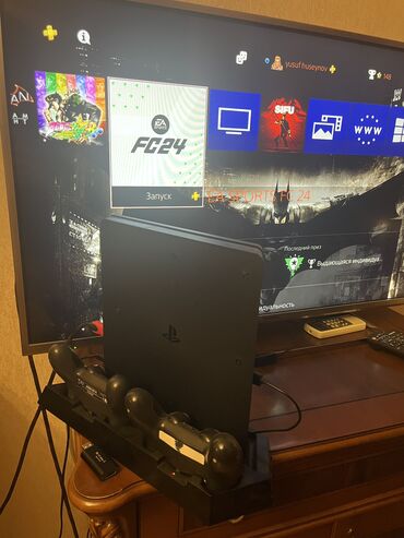 playstation 4 pult qiymeti: Ps 4 500 gb ideal veziyetde!! ustunde 2 pult verirem + Charger Dock