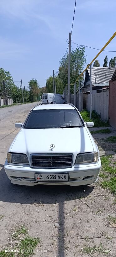 Mercedes-Benz: Универсал Mercedes-Benz, кузов W202, белого цвета. Оснащен багажником