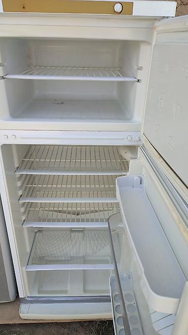 холодильник бутка: Холодильник Indesit, Б/у, Двухкамерный — 1