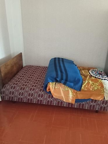 tek kravat sekilleri: Taxta başlıqlı tək nəfərlik çarpayı - Ölçü: təxminən tək nəfərlik — 3