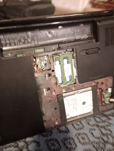 Sony: HP noutbuk. Daxili komponentləri görüntülənir, RAM və sərt diskə