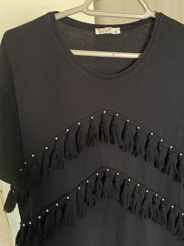 Futbolka və maykalar: Koftanın ölçülər 38-M. L-40 Bədənlərə uyğundu. Materalı əla təzə — 27