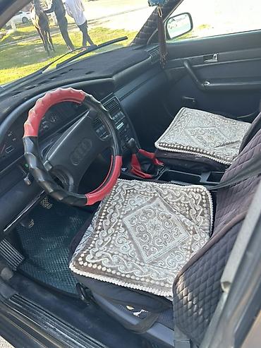 Унаа сатуу: Audi 100: 1992 г., Кол менен иштөөчү, Седан — 4