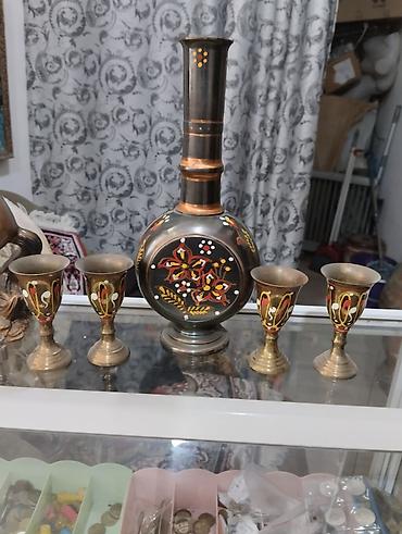samovar 3 litr: Naxışlı metal qrafin və dörd ədəd uyğun fincandan ibarət dəst. Qara və — 1