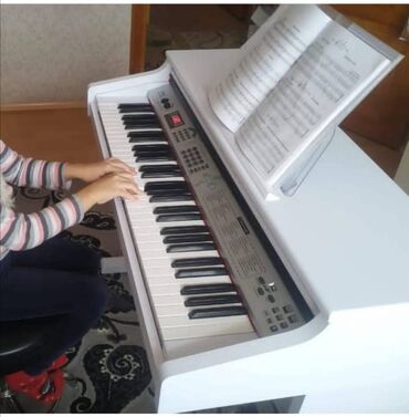 usaq ucun belekler: Elektro Pianino. Təzə.Upakofka. 61 klavişli, 5 oktavalı. 127 səs 100