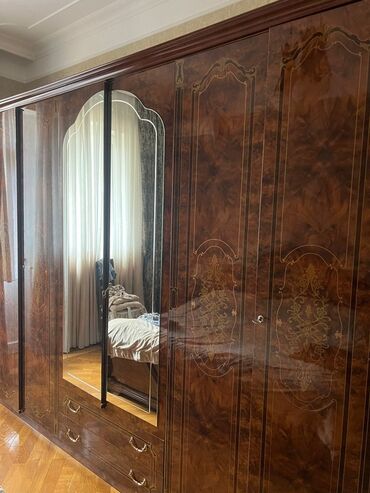taxta karniz: 3 qapılı Düz dolab, Şifonyer