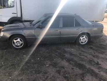 токтогул транспорт: Mercedes-Benz 220: 1993 г., 2.2 л, Механика, Бензин, Седан