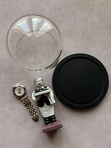 Классические часы: Подставка под часы ⌚️ Можно на подарок 🎁 Есть в наличии два новых — 2