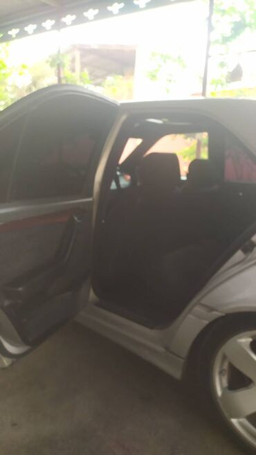 Mercedes-Benz: Mercedes-Benz 220: 2.2 l | 1995 il Sedan — 2