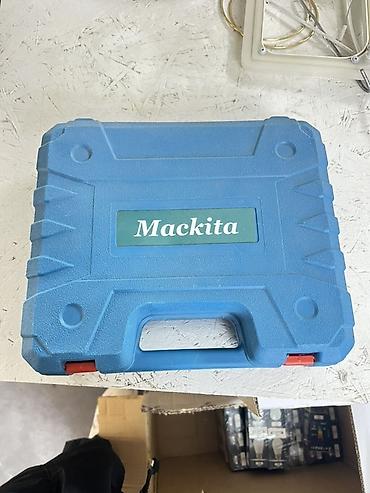 Строительное оборудование: Аккумуляторная дрель-шуруповерт Mackita в комплекте Состав набора: - — 2