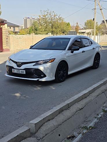 надпись камри: Toyota Camry: 2017 г., 2.5 л, Автомат, Бензин, Седан — 2