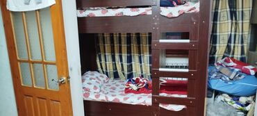 uşaq yataqi: Oğlan və qız üçün, İşlənmiş, Çarpayı, Matras ilə, Siyirməli