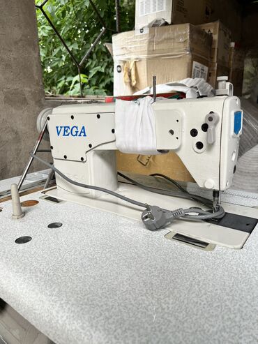 Швейные машины: Продаю швейную машинку VEGA (б/у) Старая, давно не пользовалась