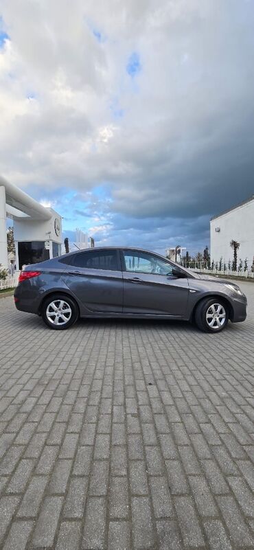 Hyundai: Hyundai Accent: 1.4 l | 2012 il Sedan — 5