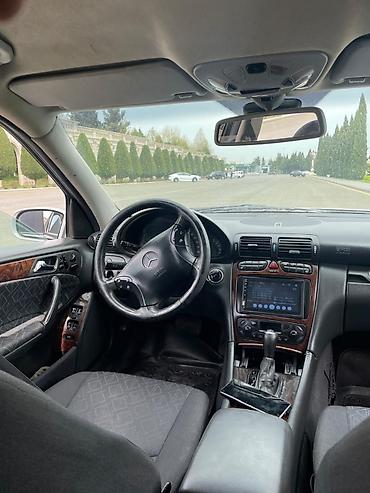 99 maşını: Mercedes-Benz 240: 2.4 l | 2000 il Sedan — 1
