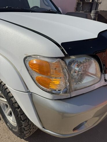 куплю или обменяю дом: Передняя левая фара Toyota