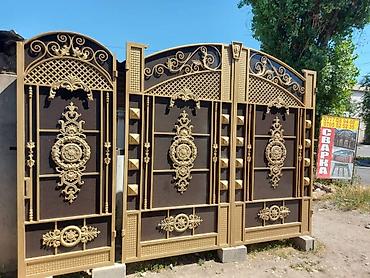 Кованые ворота с художественным оформлением - Конструкция: распашные