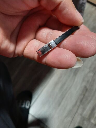 Narukvice: Srebrna narukvica 925 finoce sa gumenom podloskom ima dva slova i — 7