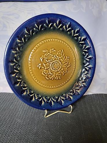 Ostali antikviteti: Dekorativni tanjir 1920 do 1950g.original nemacka majolika. Deko — 1