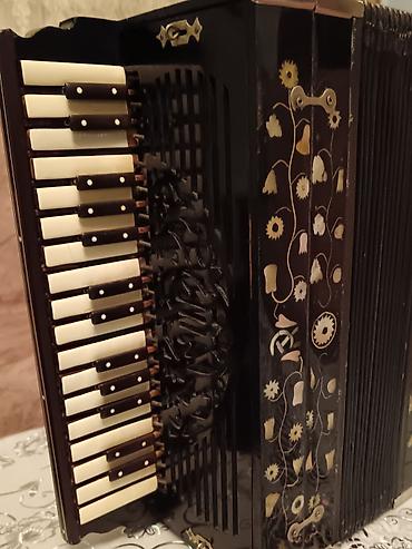 Akkordeon – dekorativ naxışlı, klaviaturalı model - Korpus: Qara