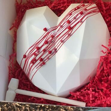 Yeni il oyuncaqları və bəzəkləri: Həndəsi ürək formalı, zərif detallarla bəzədilmiş, dekorativ qutularda -da lalafo.az — 17 Yeni il oyuncaqları və bəzəkləri: Həndəsi ürək formalı, zərif detallarla bəzədilmiş, dekorativ qutularda — 17