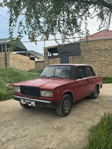 VAZ (LADA): VAZ 2107 sedan - Kuzov: 4 qapılı sedan, qırmızı rəng - Mühərrik — 3