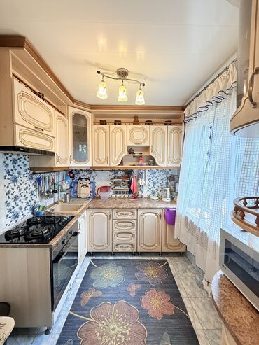 рынок мадина квартира: 3 комнаты, 58 м², 104 серия, 1 этаж, Косметический ремонт