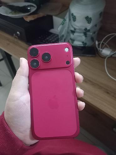 авто камеры: Apple iPhone (модель с челкой на дисплее) в ярком красном цвете — 1
