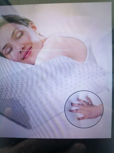 постельное белье: Ортопедическая подушка с эффектом памяти. Почти новая. Чехол
