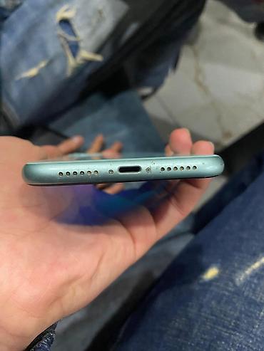 Apple iPhone: IPhone 11 — 9